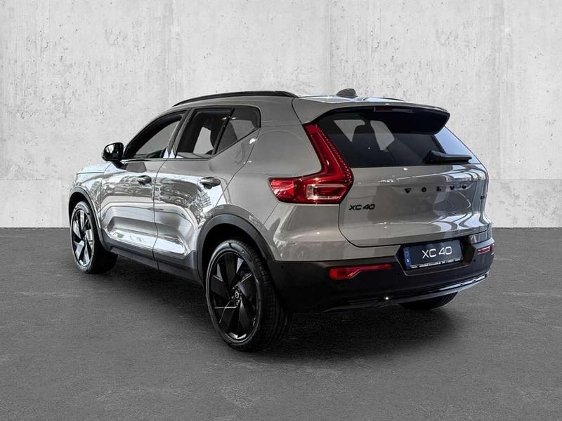 Neu Volvo XC40 Plus 163 PS (119 kW) 2026 Weiss SUV