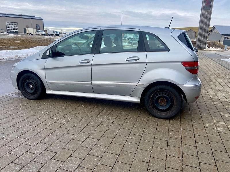 Silber Gebraucht 2009 Mercedes B200 Van / Kleinbus | 1.990 € (Superpreis) - Bild 1/4