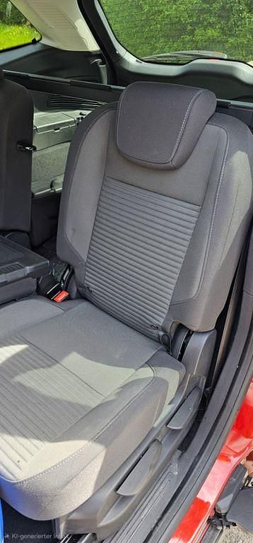 Gebraucht Ford Grand C-Max Titanium 150 PS (110 kW) 2016 Rot Van / Kleinbus