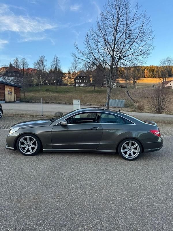 Gebraucht Mercedes E350 231 PS (169 kW) 2010 Andere farben Coupé