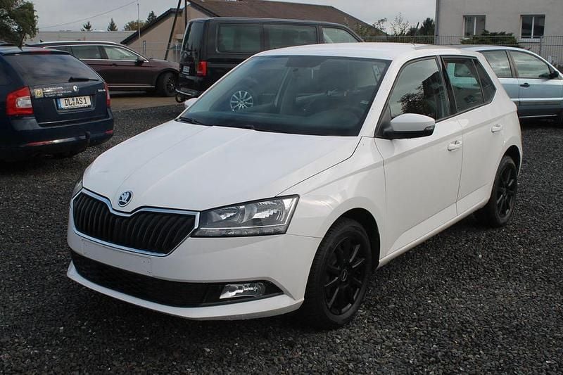 Weiß Gebraucht 2020 Skoda Fabia Ambition Kleinwagen | 10.890 € (Superpreis) - Bild 1/4