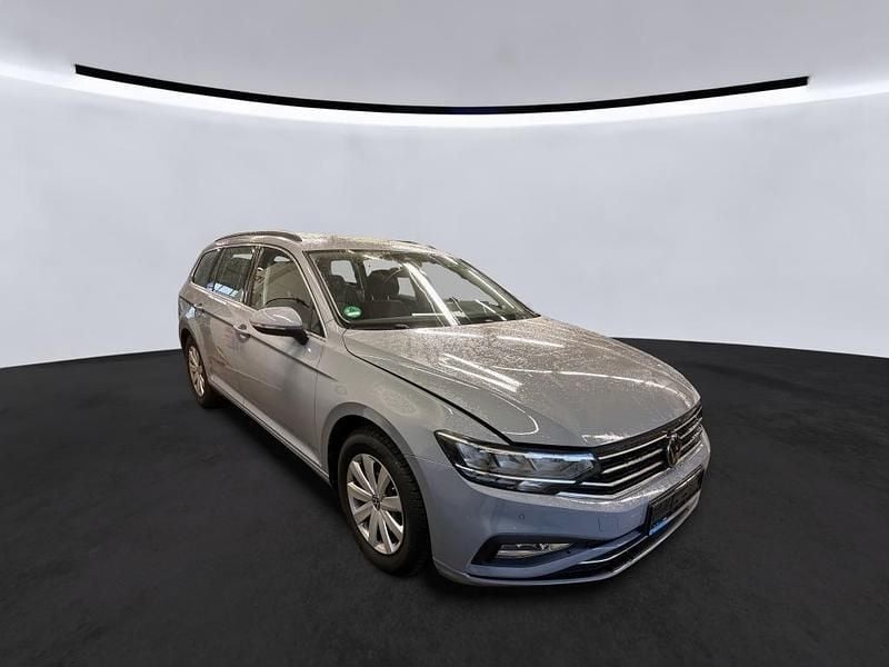 Gebraucht VW Passat 190 PS (139 kW) 2022 Mondsteingrau Kombi