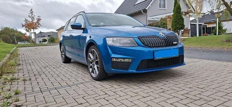 Blau Gebraucht 2013 Skoda Octavia RS Kombi | 9.950 € (Guter Preis) - Bild 1/4