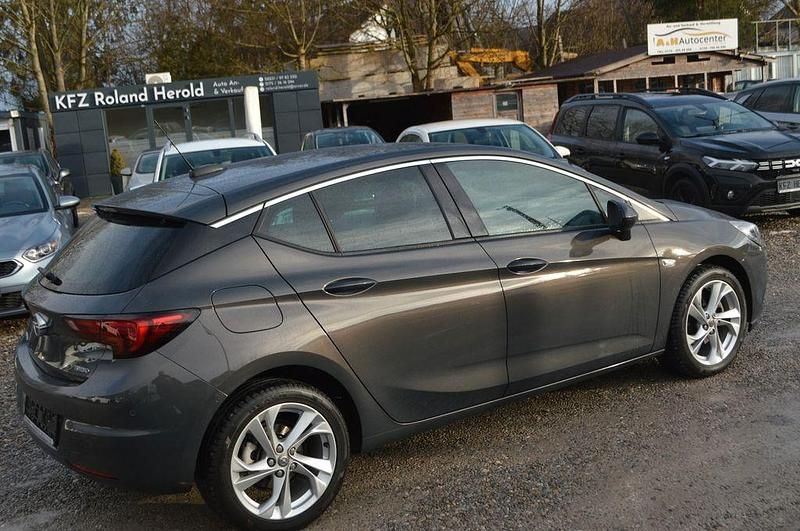 Gebraucht Opel Astra Dynamic 150 PS (110 kW) 2017 Grau Limousine