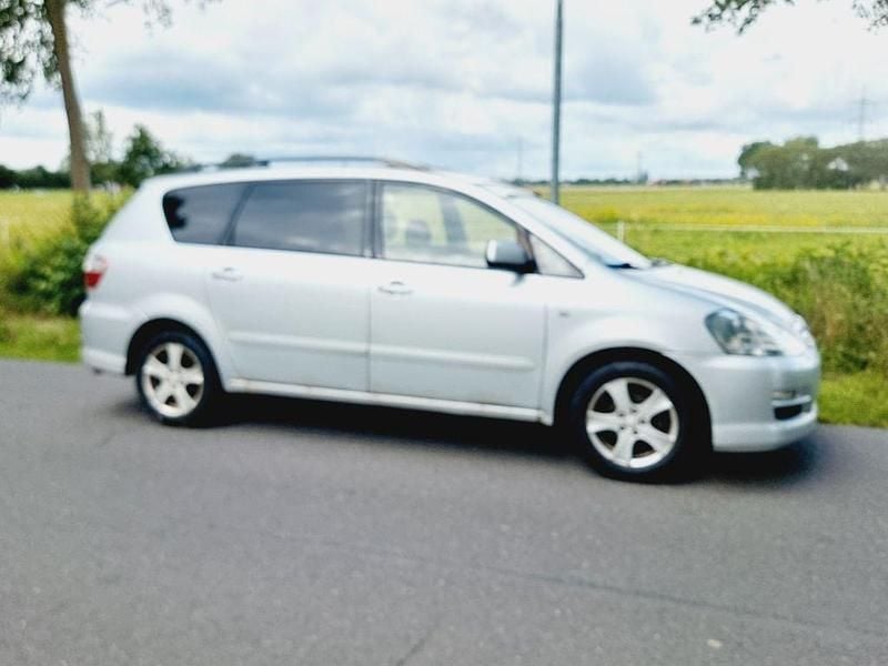 Silber Gebraucht 2005 Toyota Avensis Verso Van / Kleinbus | 2.600 € - Bild 1/4