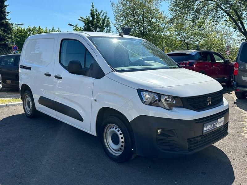 Gebraucht Peugeot Partner Premium 75 PS (55 kW) 2019 Weiß Van / Kleinbus