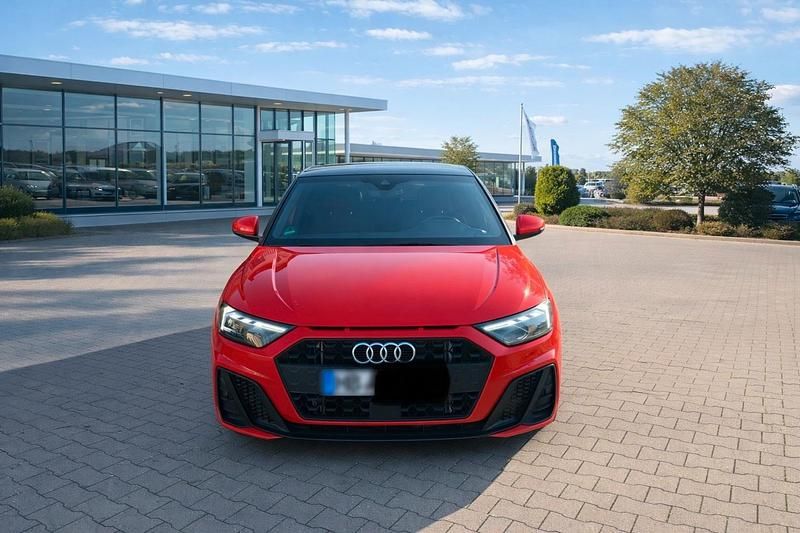 Gebraucht Audi A1 Ambiente 150 PS (110 kW) 2019 Rot SUV