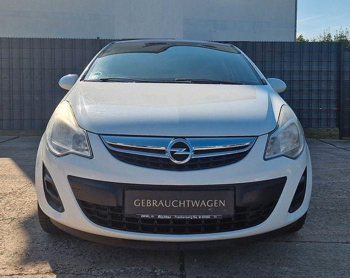Weiß Gebraucht 2012 Opel Corsa Edition Kleinwagen | 3.599 € (Fairer Preis) - Bild 1/4