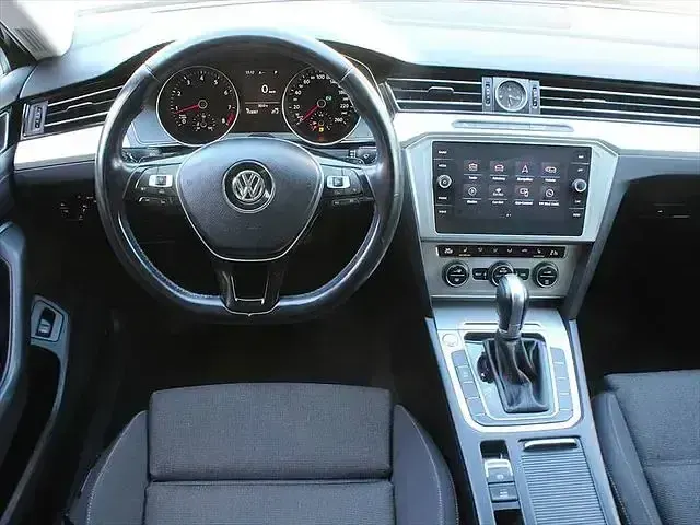 Gebraucht VW Passat Comfortline 150 PS (110 kW) 2018 Blau Kombi