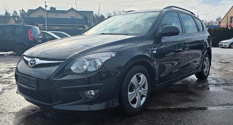 Gebraucht Hyundai i30 90 PS (66 kW) 2010 Schwarz Kombi