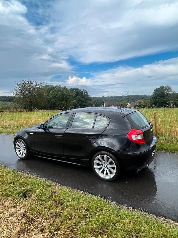 Schwarz Gebraucht 2006 BMW 116 Kleinwagen | 3.150 € (Fairer Preis) - Bild 1/4