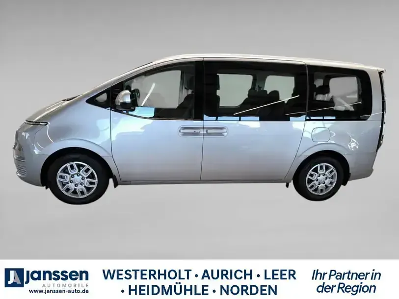 Gebraucht Hyundai Staria Trend 177 PS (130 kW) 2024 Silber Van / Kleinbus