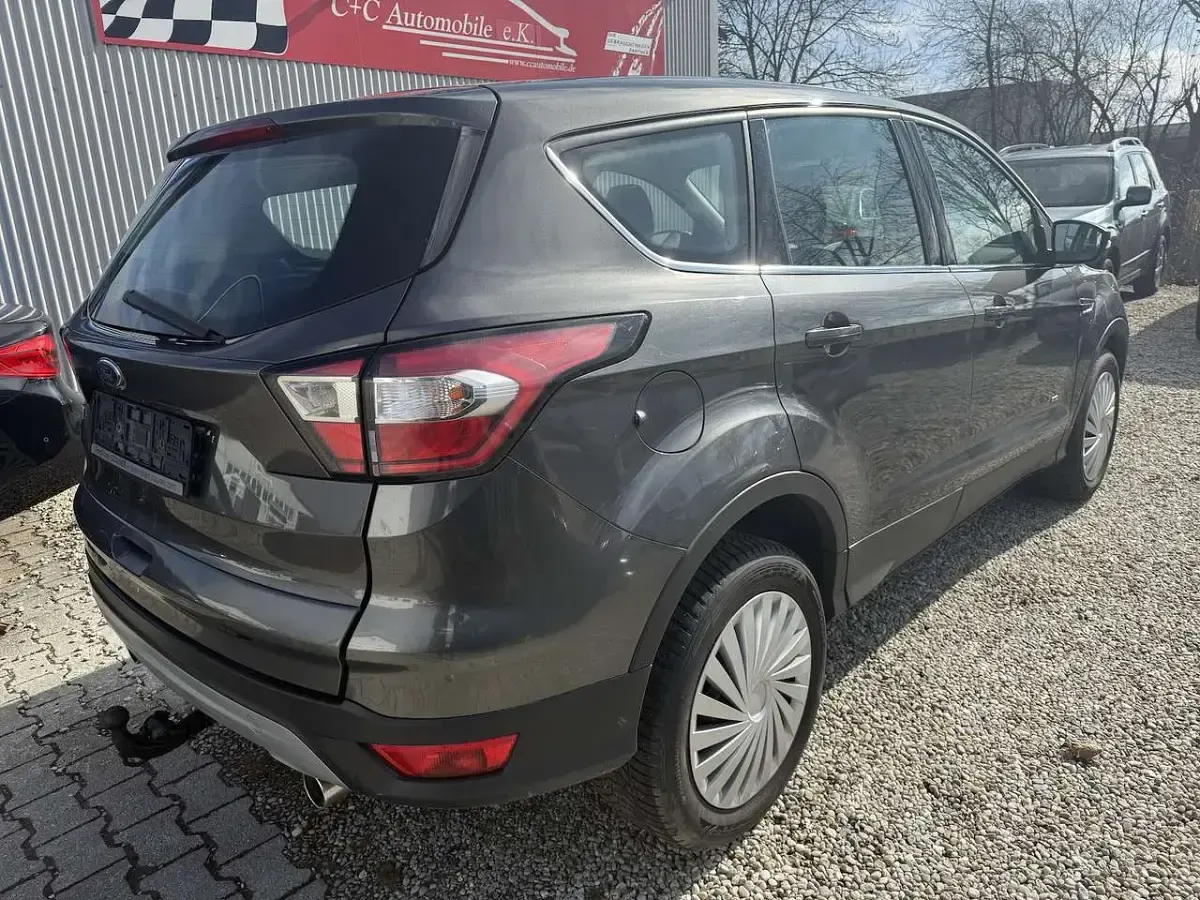 Usado Ford Kuga 150 HP (110 kW) 2017 Cinzento SUV