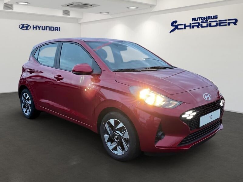 Rot Neu 2024 Hyundai i10 Trend Kleinwagen | 18.890 € (Teuer) - Bild 1/4