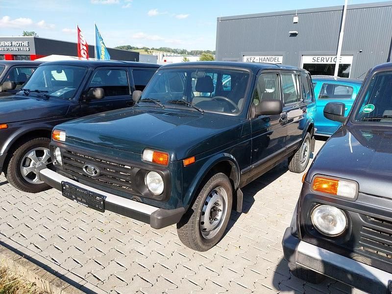 Grün Gebraucht 2018 Lada niva SUV | 15.490 € (Teuer) - Bild 1/4