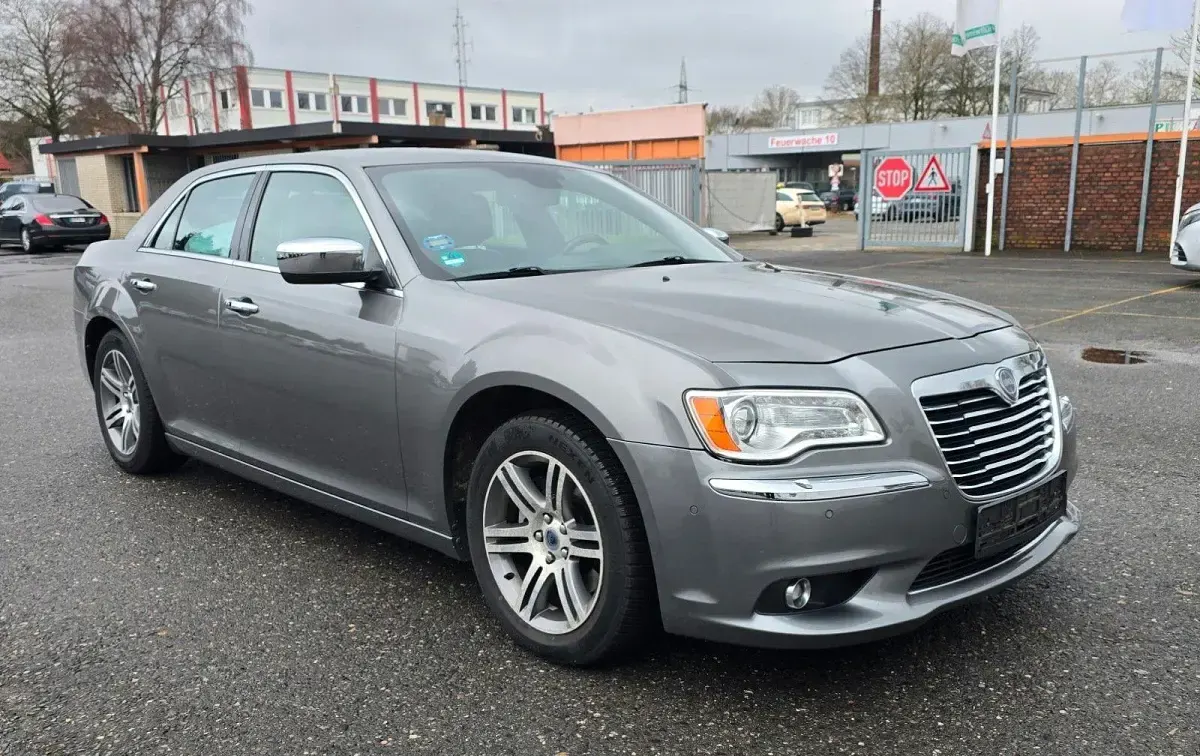 Usata Lancia Thema Platinum 190 CV (139 kW) 2013 Grigio Berlina