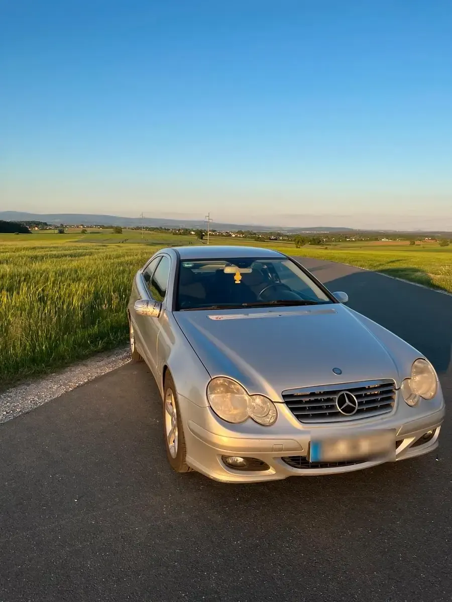 Gebraucht Mercedes C220 150 PS (110 kW) 2007 Silber Coupé