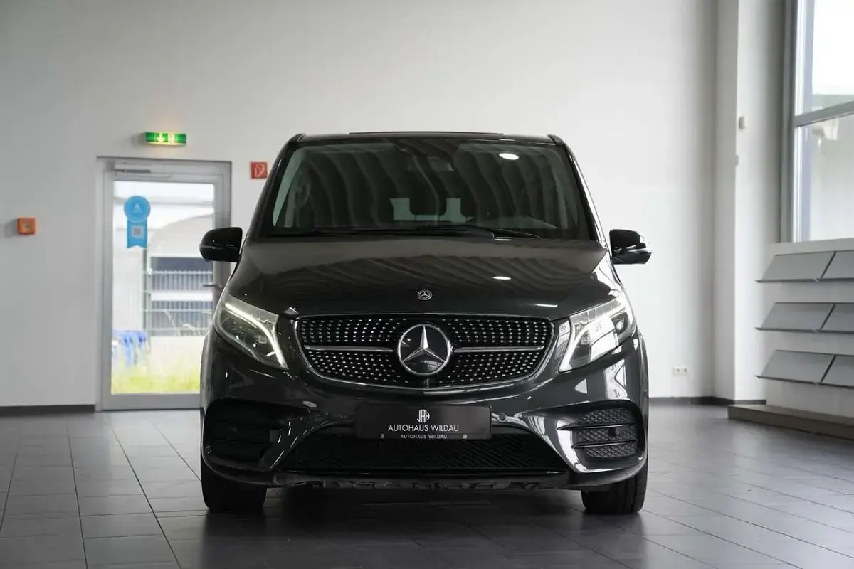 Gebraucht Mercedes V300 AMG line 237 PS (174 kW) 2021 Lackfarbe graphitgrau dunkel Van / Kleinbus