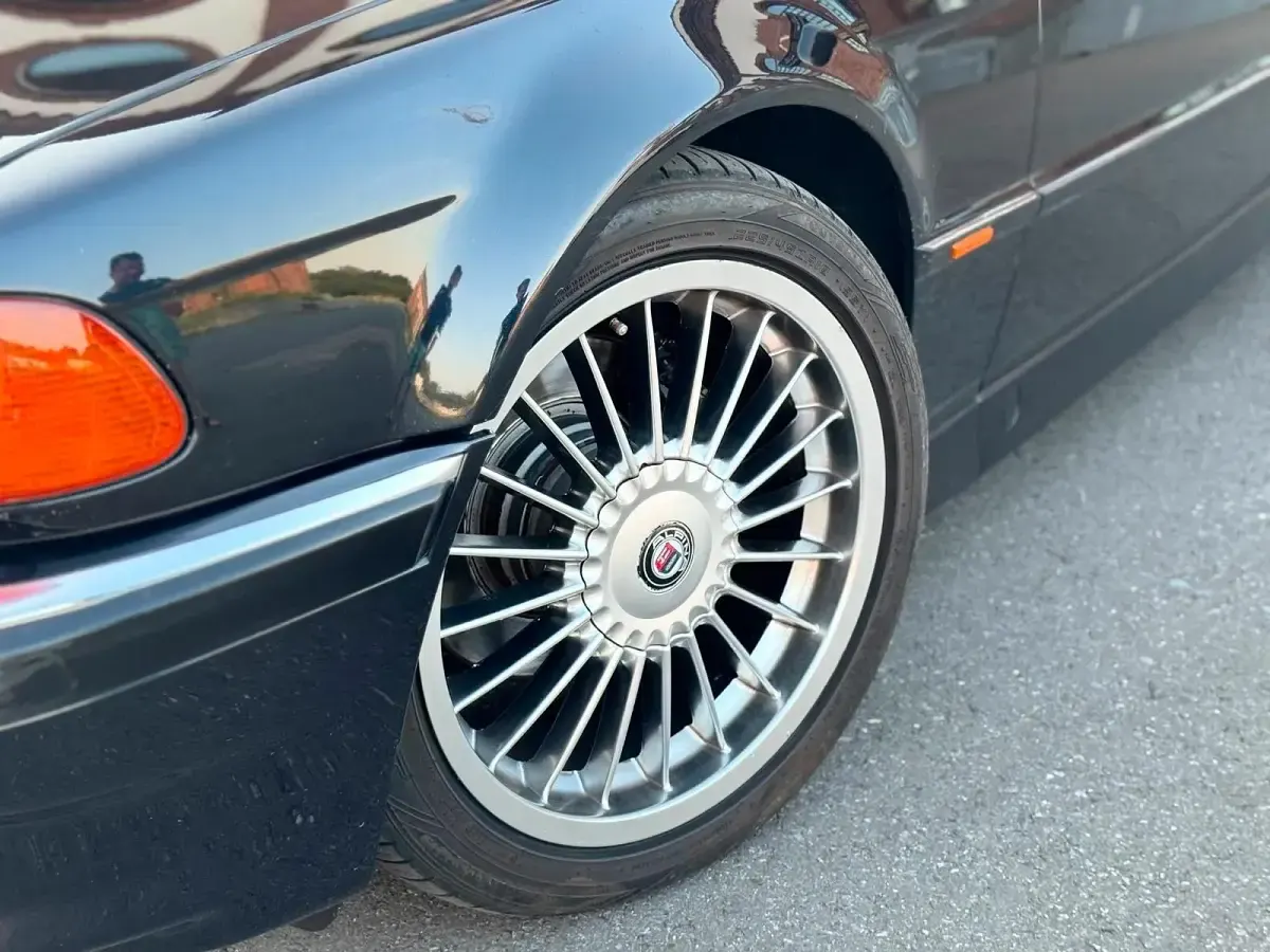 Gebraucht BMW 728 Basis 193 PS (141 kW) 1997 Schwarz Limousine