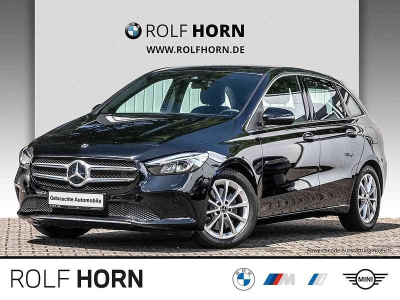 Kosmosschwarz metallic Gebraucht 2019 Mercedes B250 Van / Kleinbus | 27.720 € (Fairer Preis) - Bild 1/4