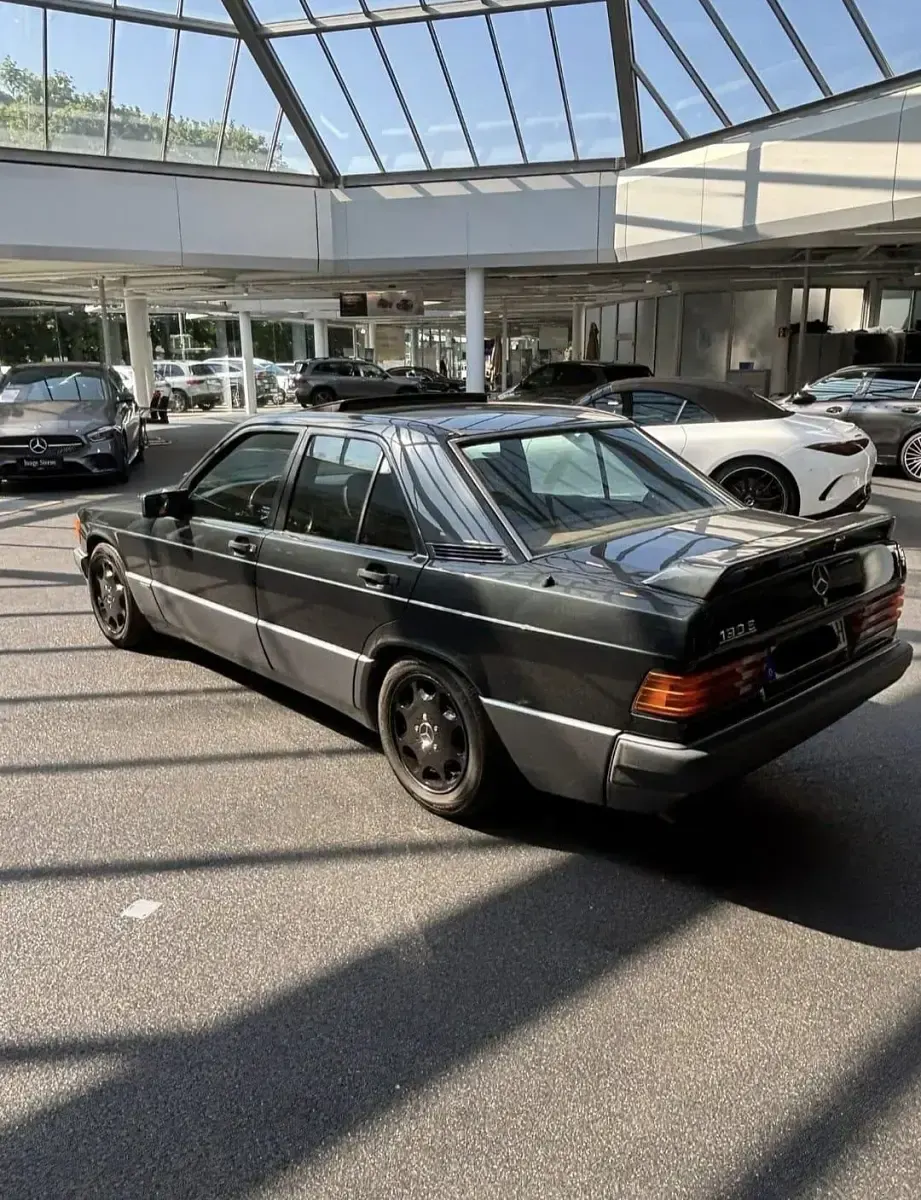 Gebraucht Mercedes 190 Sportline 122 PS (89 kW) 1990 Schwarz Limousine