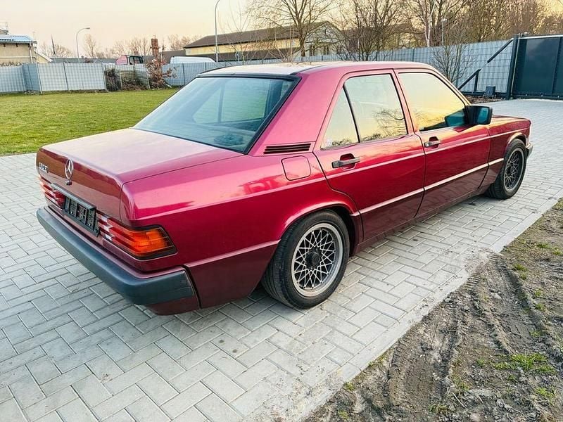 Gebraucht Mercedes 190 118 PS (86 kW) 1988 Rot Limousine