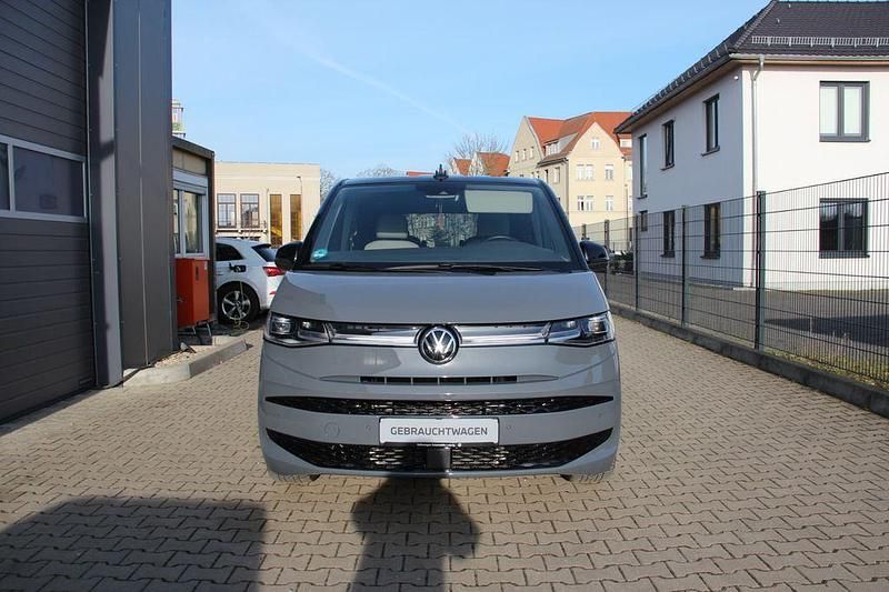 Gebraucht VW Multivan Life 150 PS (110 kW) 2023 Grau Van