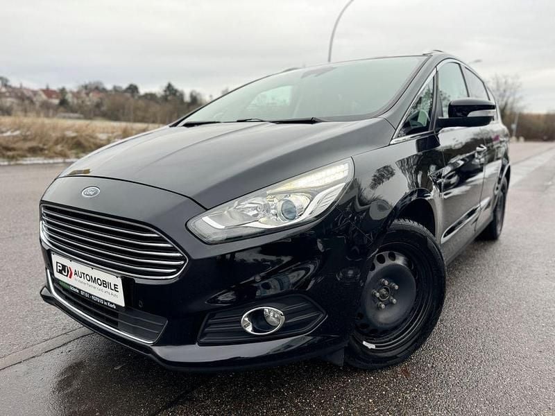 Schwarz Gebraucht 2018 Ford S-MAX Titanium Van / Kleinbus | 11.999 € (Superpreis) - Bild 1/4