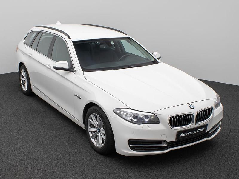 Weiß Gebraucht 2015 BMW 525 Comfort Edition Kombi | 10.499 € (Guter Preis) - Bild 1/4
