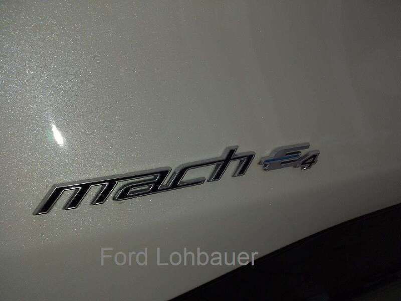 Gebraucht Ford Mustang Mach-E 197 kW (269 PS) 2022 Starweiß metallic SUV