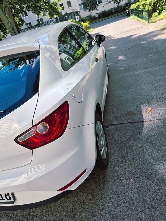 Weiß Gebraucht 2012 Seat Ibiza SC Ecomotive Kleinwagen | 2.800 € (Guter Preis) - Bild 1/4