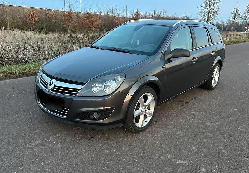 Gebraucht Opel Astra 116 PS (85 kW) 2010 Grau Kombi