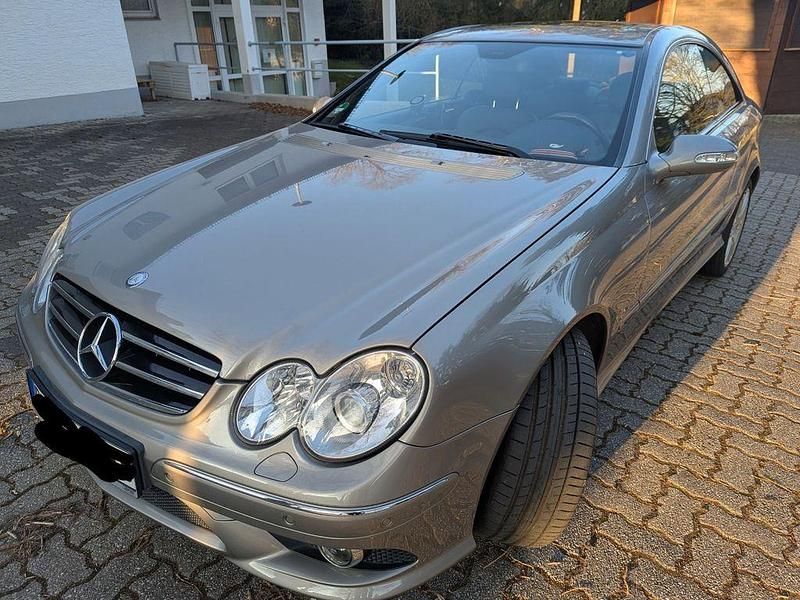 Silber Gebraucht 2008 Mercedes CLK200 Sport Edition Coupé | 10.500 € (Etwas zu teuer) - Bild 1/4
