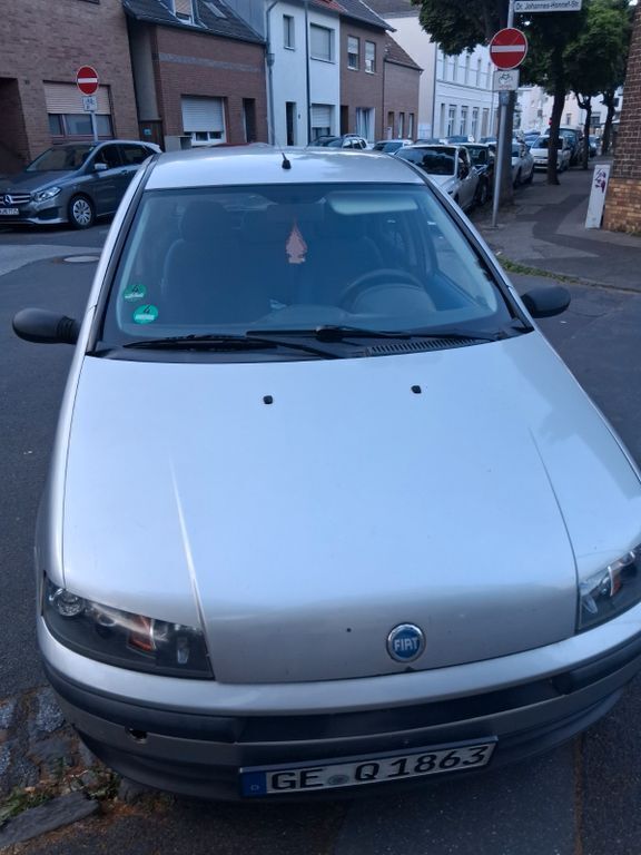 Grau Gebraucht 2002 Fiat Punto Kleinwagen | 750 € (Fairer Preis) - Bild 1/4