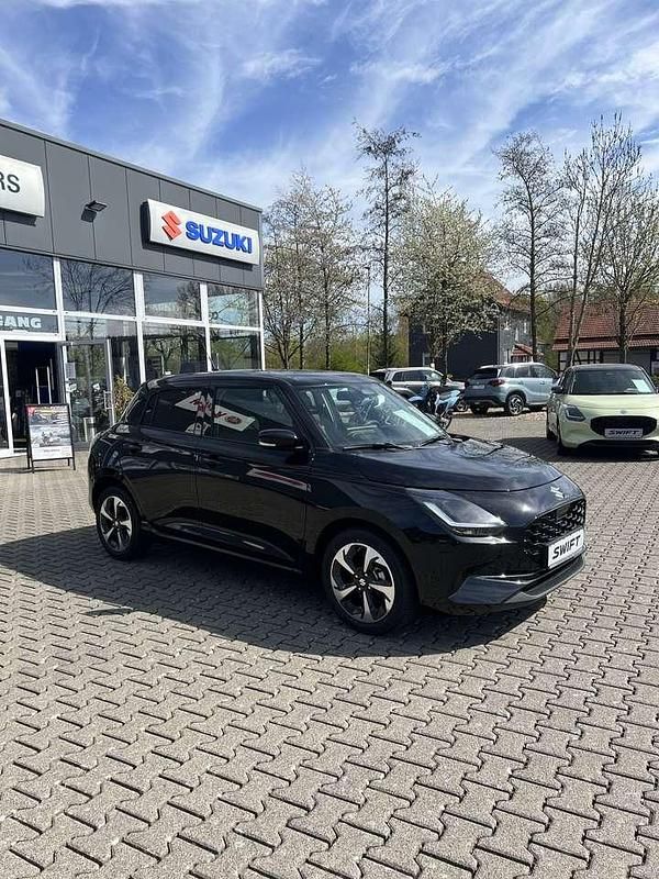 Neu Suzuki Swift Comfort+ 83 PS (61 kW) 2025 Schwarz Kleinwagen