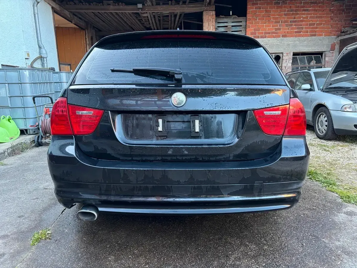 Second-hand BMW 320 177 CP (130 kW) 2009 Negru Break