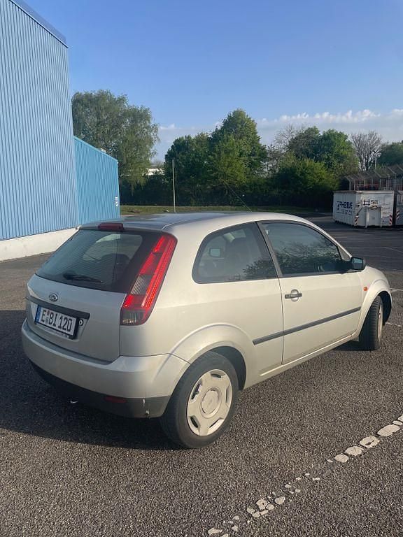 Gebraucht Ford Fiesta 69 PS (50 kW) 2004 Silber Kleinwagen