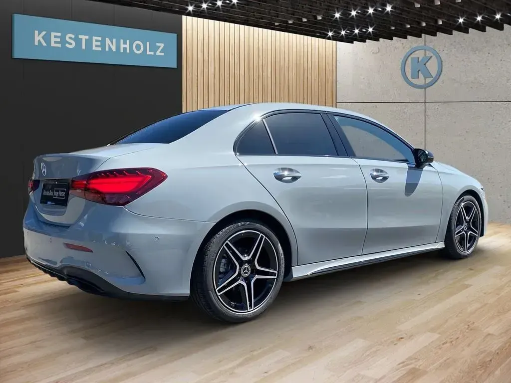Gebraucht Mercedes A180 AMG 116 PS (85 kW) 2025 Manufaktur lack manufaktur alp Limousine