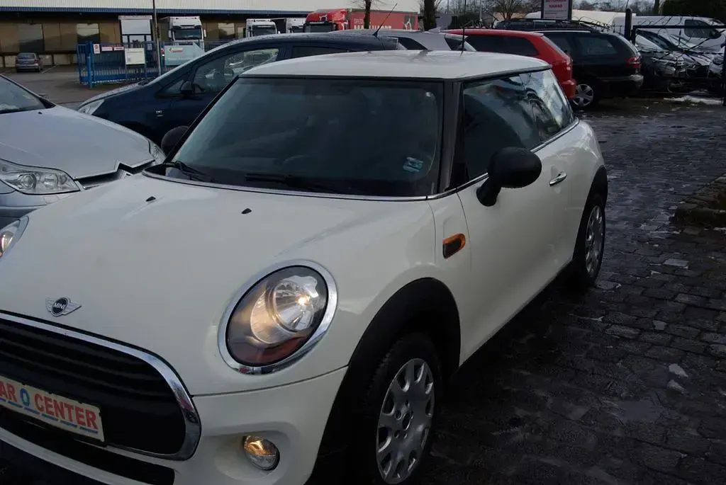 Begagnad Mini ONE 75 HK (55 kW) 2016 Vit Halvkombi