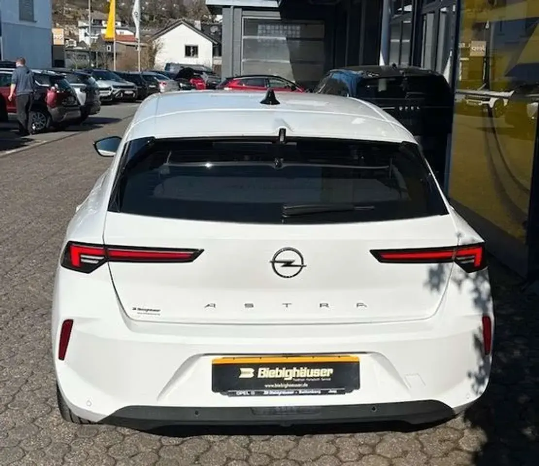 Gebraucht Opel Astra Enjoy 131 PS (96 kW) 2023 Weiß Kleinwagen