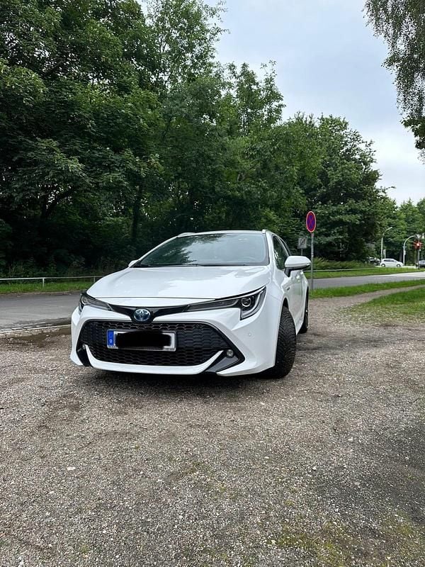 Weiß Gebraucht 2020 Toyota Corolla Kombi | 16.390 € (Fairer Preis) - Bild 1/4