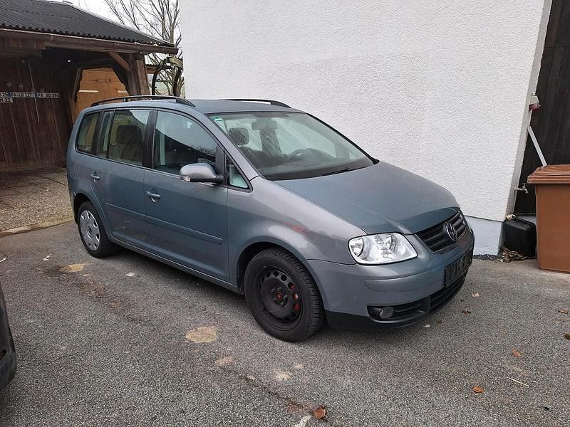 Grau Gebraucht 2005 VW Touran Van / Kleinbus | 4.999 € - Bild 1/3