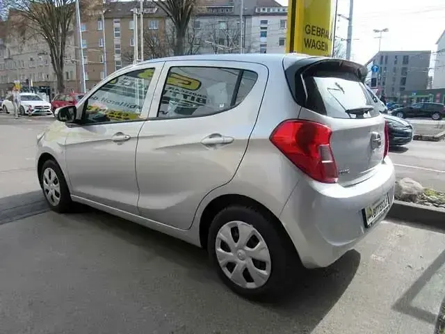 Używany Opel Karl Edition 73 KM (53 kW) 2019 Srebrny Hatchback