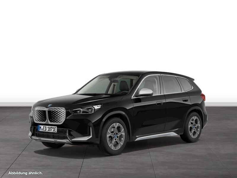 Black sapphire metallic Gebraucht 2024 BMW iX1 Luxury Line SUV | 46.504 € (Fairer Preis) - Bild 1/4