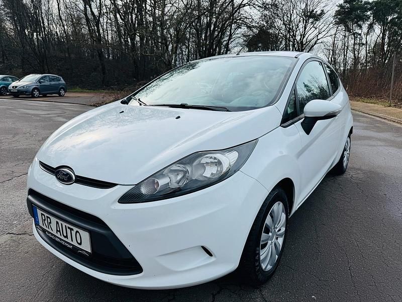 Gebraucht Ford Fiesta 60 PS (44 kW) 2011 Weiß Kleinwagen