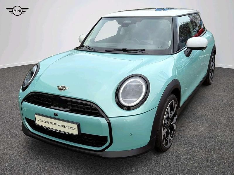 Grün Gebraucht 2024 Mini Cooper Classic Kleinwagen | 30.003 € (Etwas zu teuer) - Bild 1/4