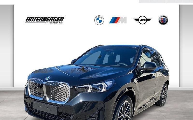 Black sapphire Gebraucht 2025 BMW iX1 Luxury Line SUV | 55.990 € (Etwas zu teuer) - Bild 1/4
