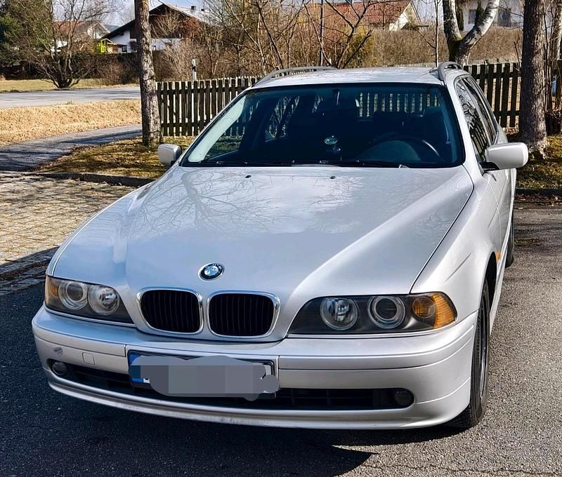 Silber Gebraucht 2002 BMW 520 Kombi | 2.100 € (Guter Preis) - Bild 1/4