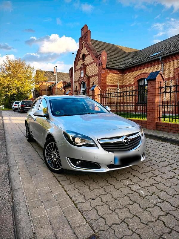 Gebraucht Opel Insignia 136 PS (100 kW) 2016 Gold Kombi