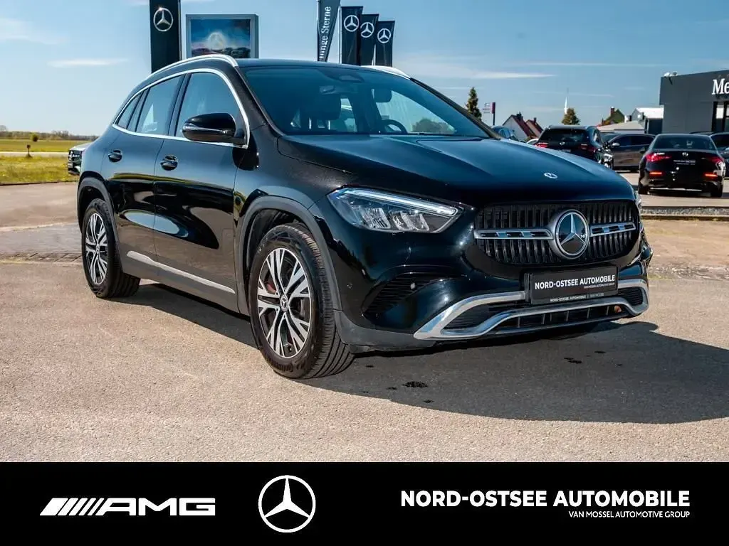 Gebraucht Mercedes GLA200 Progressive 150 PS (110 kW) 2025 Kosmosschwarz metallic SUV